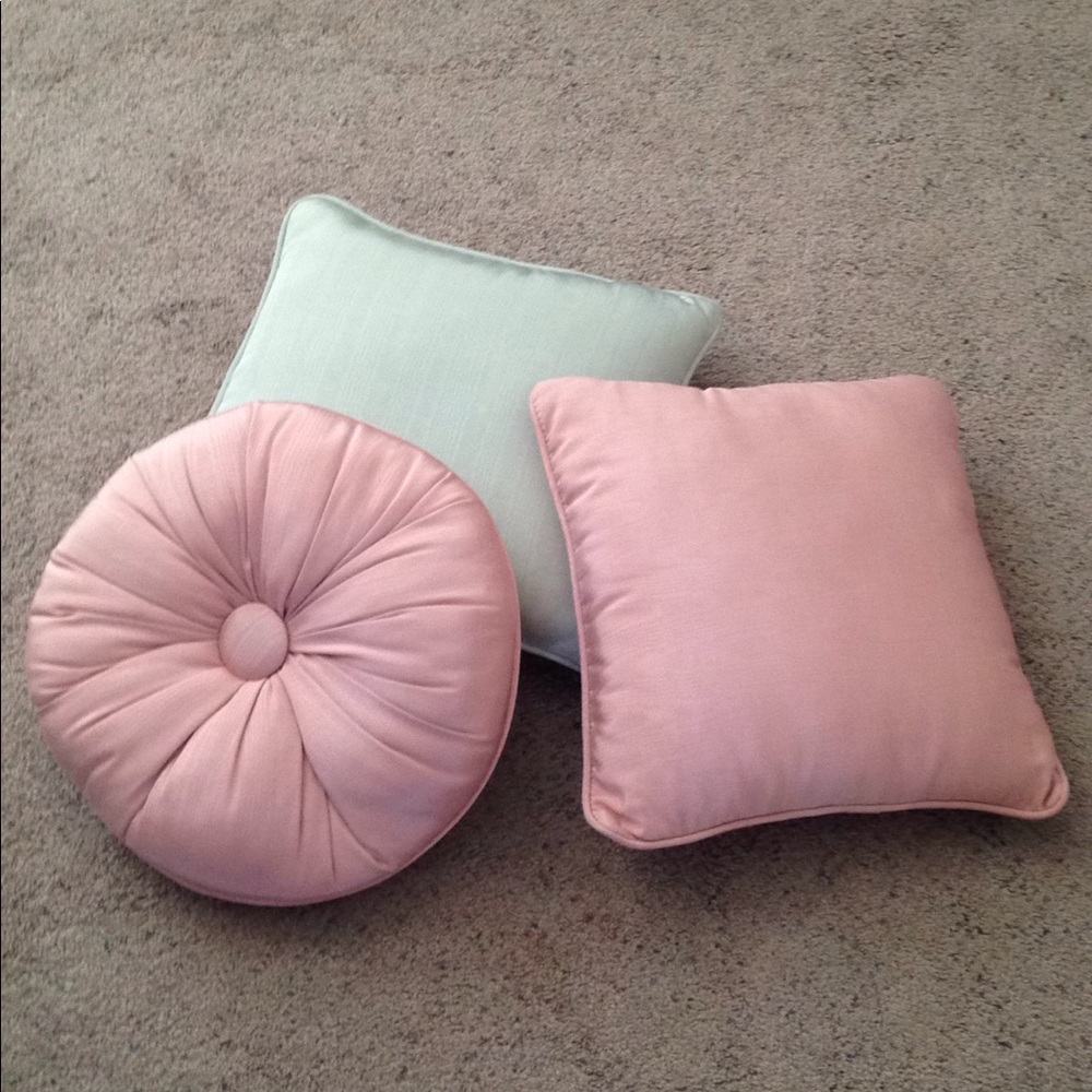 Set of 3 Pastel Pillows - Picture 1 of 10